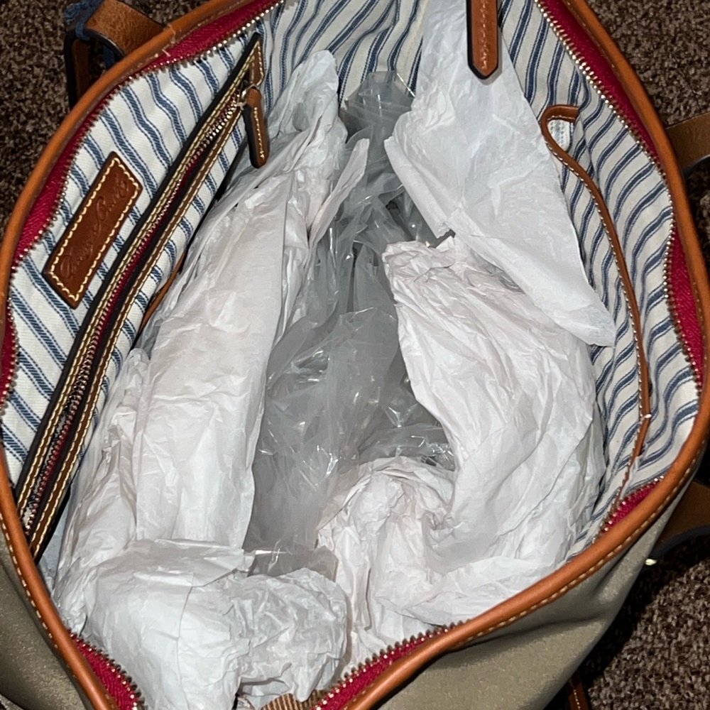 Dooney and Bourke Stylish Tan Tote Bag - Picture 3 of 3